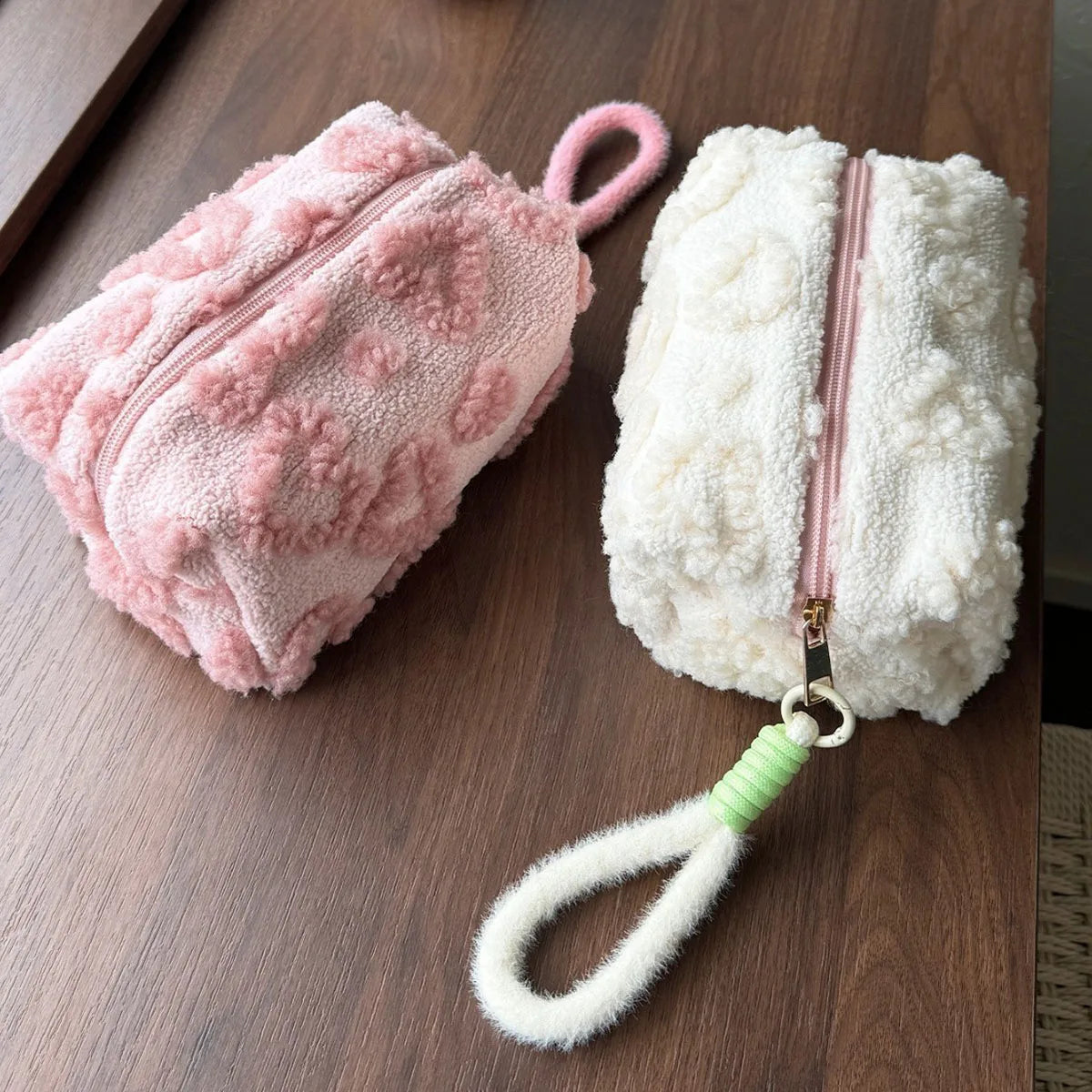 Bolsas de maquillaje de felpa con asa, bolsa de almacenamiento de cosméticos de viaje suave, organizador portátil con estampado romántico, estuche para lápices, bonita bolsa de mano
