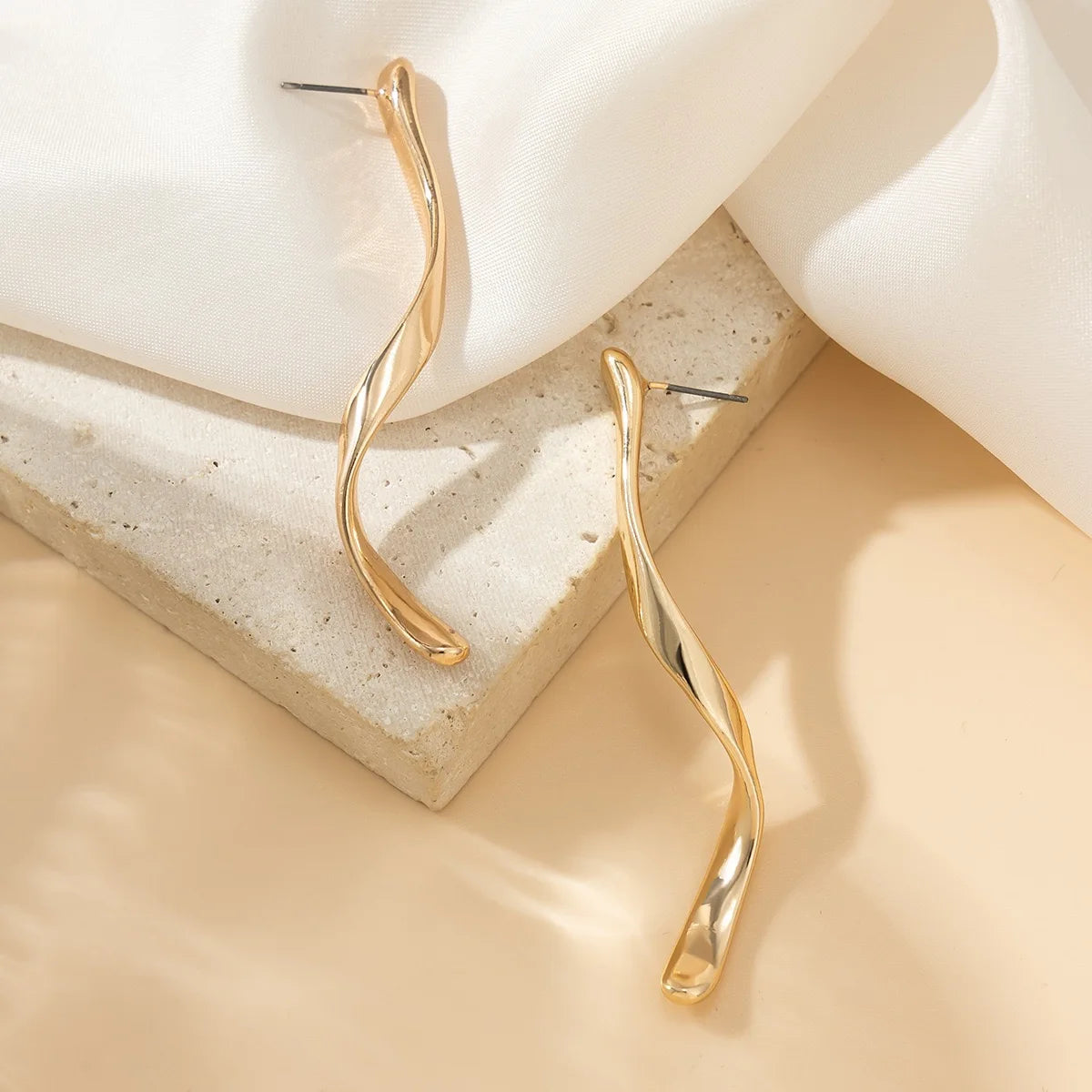 Abstract three-dimensional design earrings cool and handsome temperament fashion women exquisite retro ear hanging jewelry acces